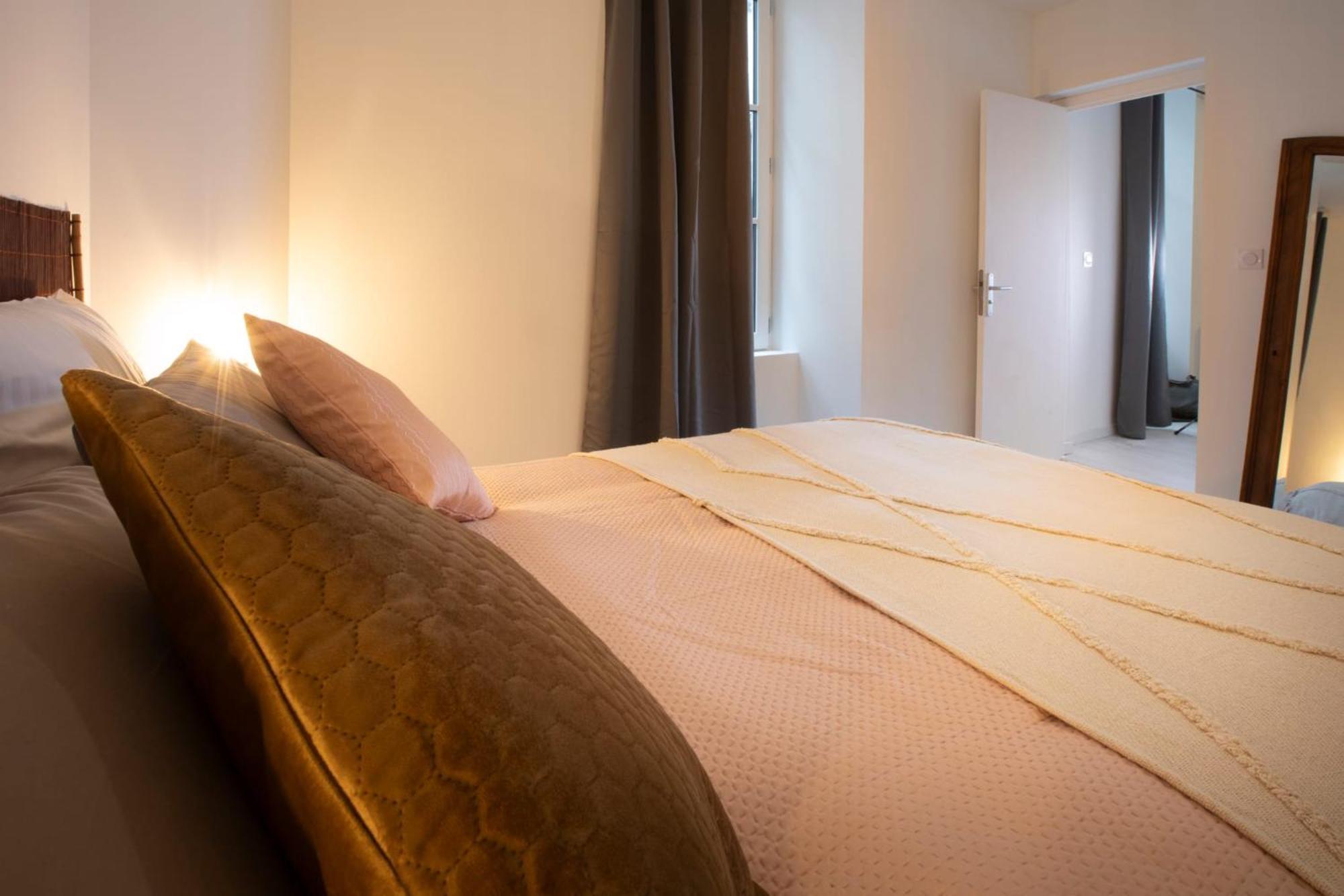 Le Nid 3 Etoiles Wifi, Netflix, Disney, Coeur De Bastide Villefranche-de-Rouergue Esterno foto