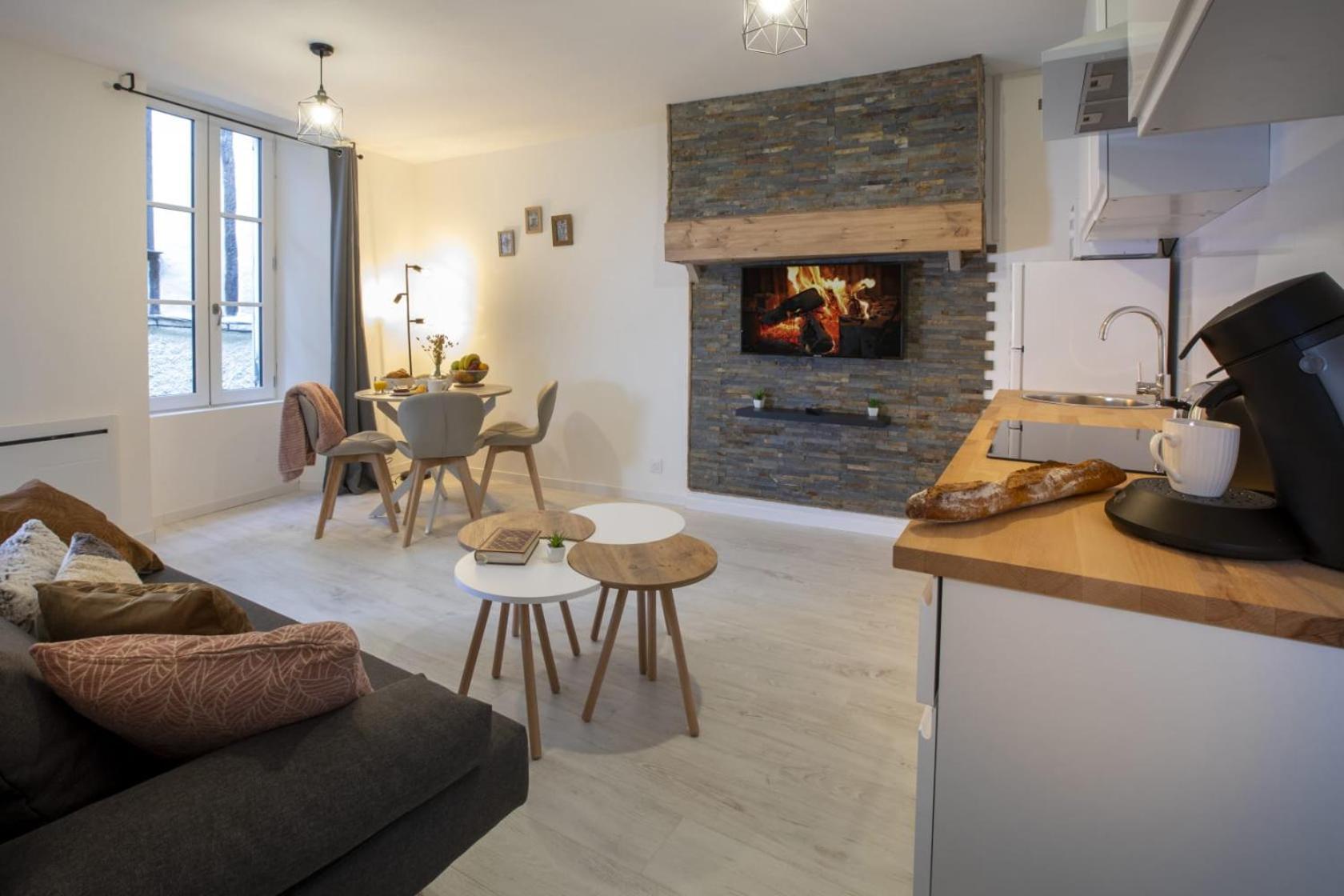 Le Nid 3 Etoiles Wifi, Netflix, Disney, Coeur De Bastide Villefranche-de-Rouergue Esterno foto