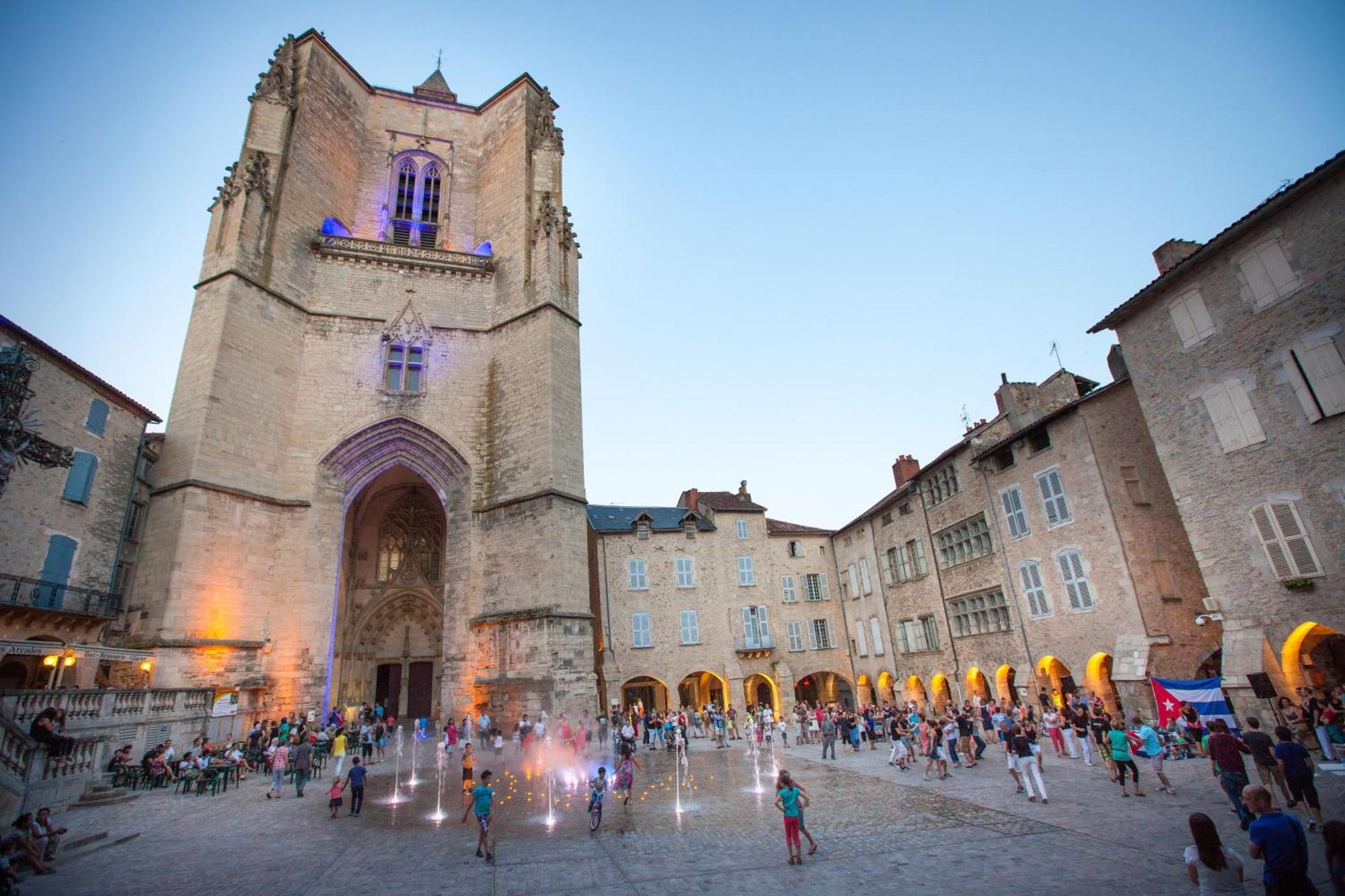 Le Nid 3 Etoiles Wifi, Netflix, Disney, Coeur De Bastide Villefranche-de-Rouergue Esterno foto